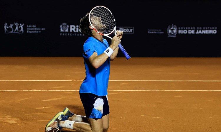 Cam Norrie collapses to his knees after winning the Rio Open