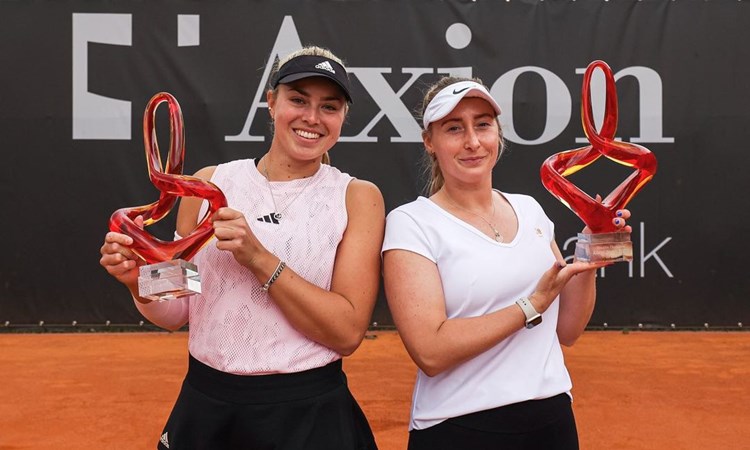 Emily Appleton and Julia Lohoff holding the 2023 W60 Chiasso titles - credit Mattia Martegani