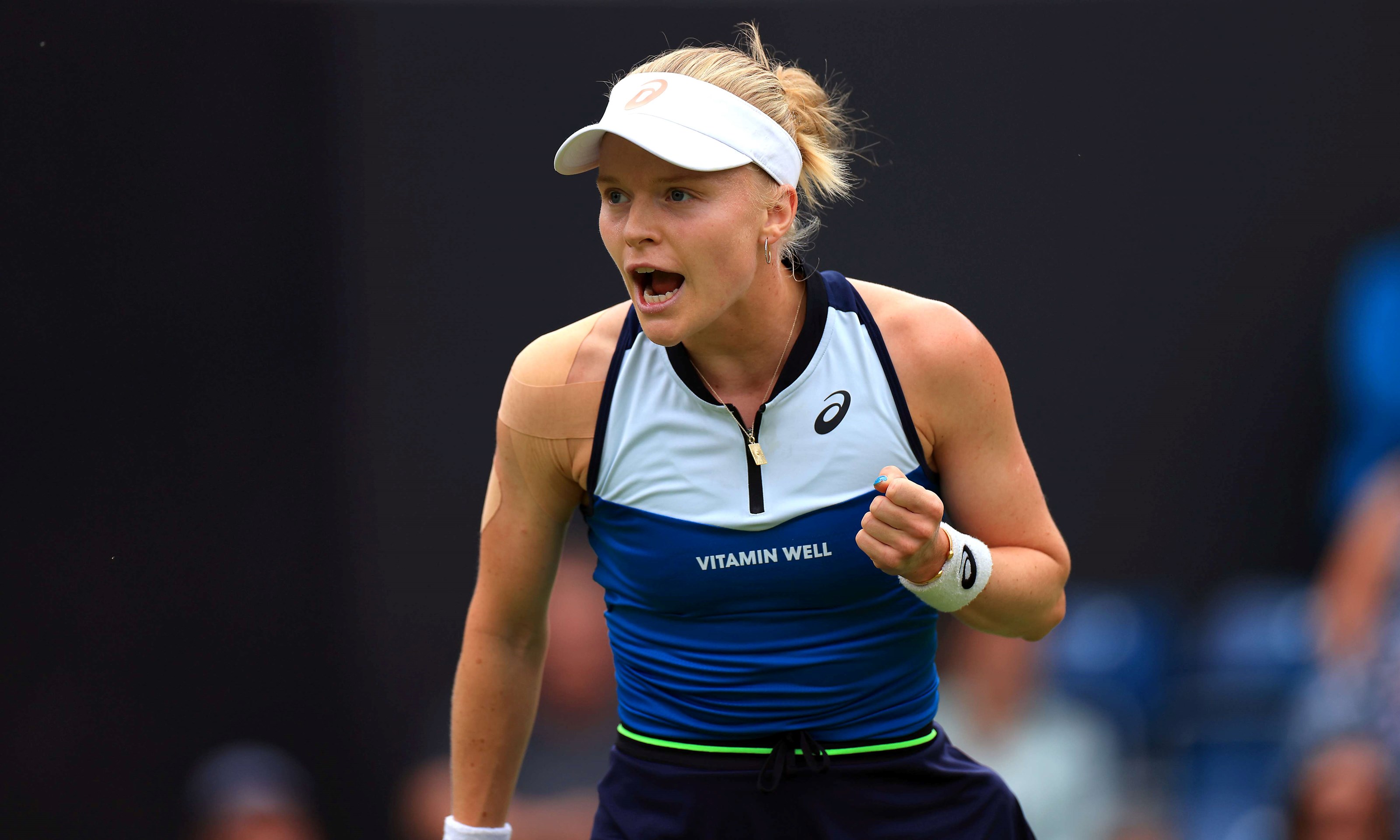 Harriet Dart clenching her fist in celebration on court