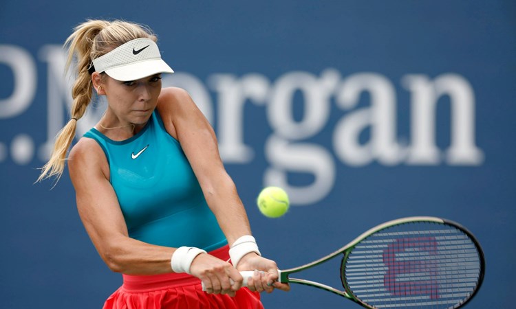 Katie Boulter hits a backhand in the opening round at the US Open 2023