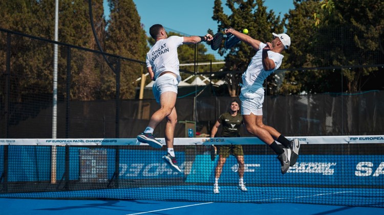 Christian Medina Murphy and Louie Harris jumping for a smash at the European Pael Championships