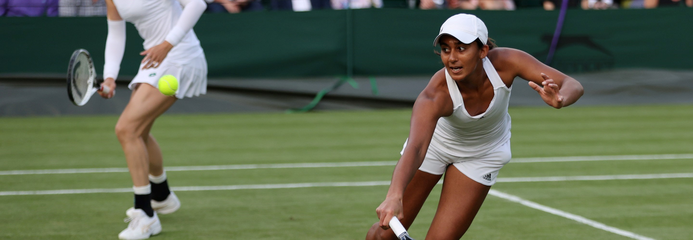 Naiktha Bains of Great Britain plays a shot